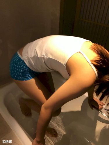 十六位美女蹲坑撒尿